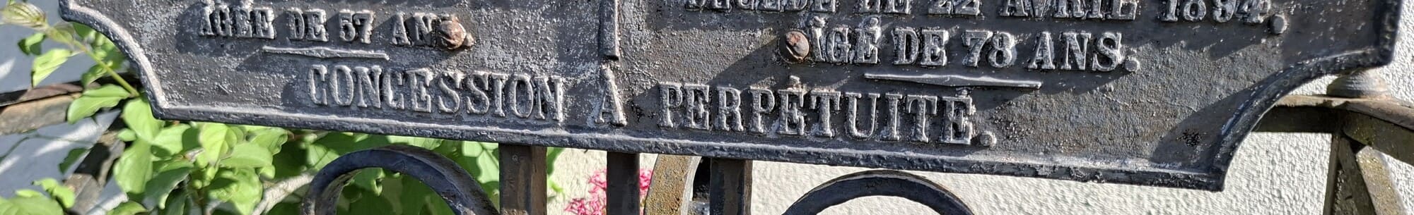 Panneau indiquant qu'une concession au cimetière est perpétuelle